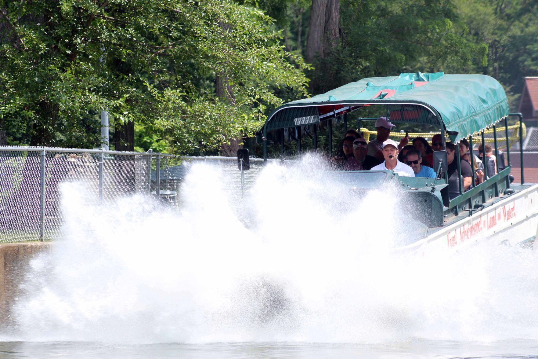 Original Wisconsin Duck splashes into Lake Delton 2